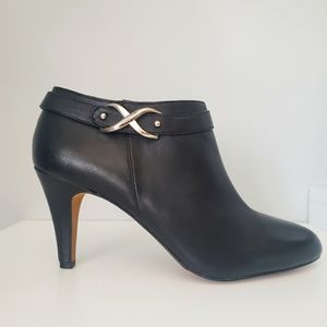 NWOT, Vince Camuto Black Side-Zip Ankle Boot